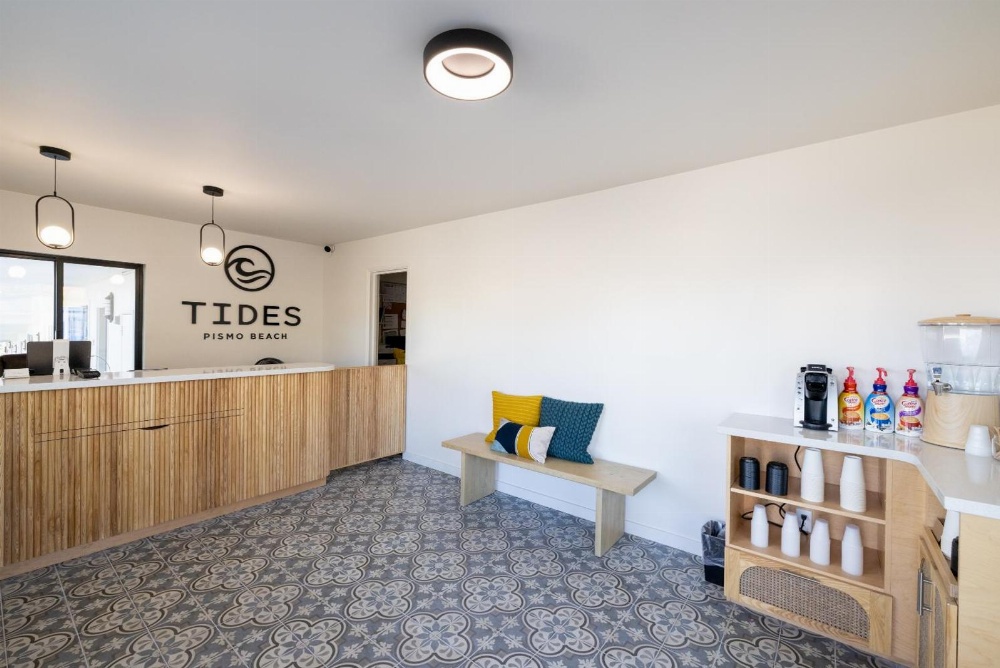 Tides Oceanview Inn and Cottages