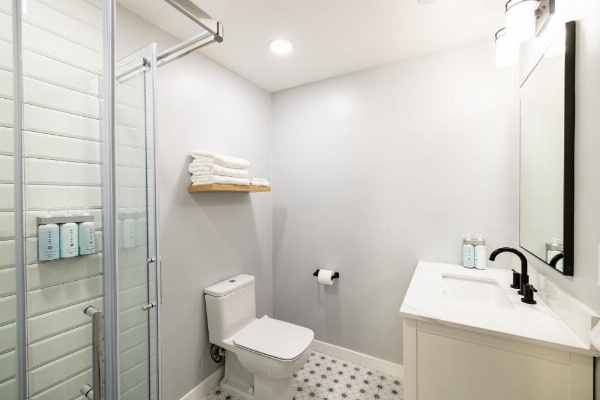 Tides Oceanview Inn and Cottages image 20