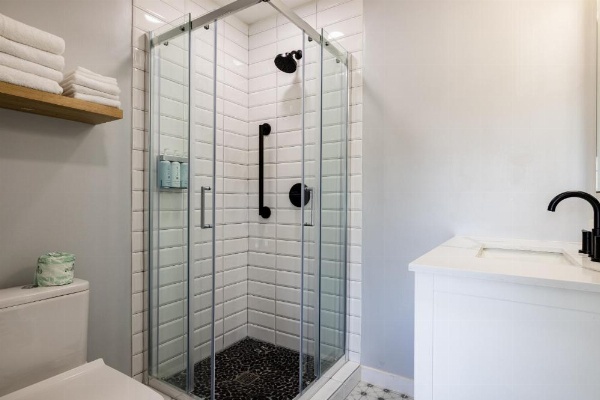 Tides Oceanview Inn and Cottages image 35