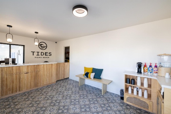 Tides Oceanview Inn and Cottages image 4