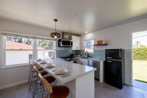 Tides Oceanview Inn and Cottages image 67