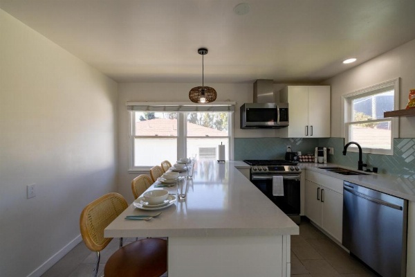 Tides Oceanview Inn and Cottages image 71