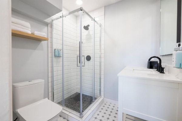 Tides Oceanview Inn and Cottages image 72